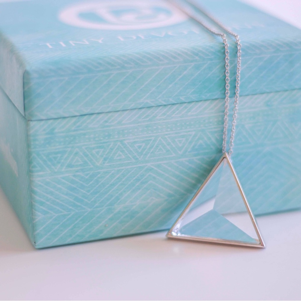 Crystal Triangle (CLARITY) NECKLACE - SILVER - Picture 12 of 14